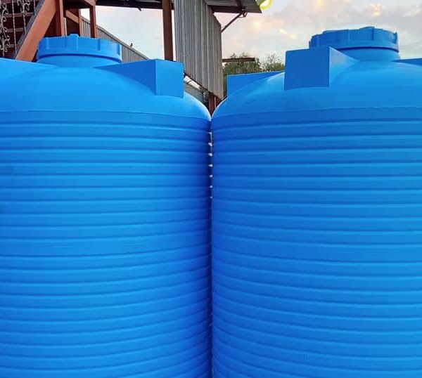 Citerne Plastique 2000 Litres 3 couches Vertical