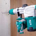 Marteau perforateur 28mm 1050W TOTAL | TH110286